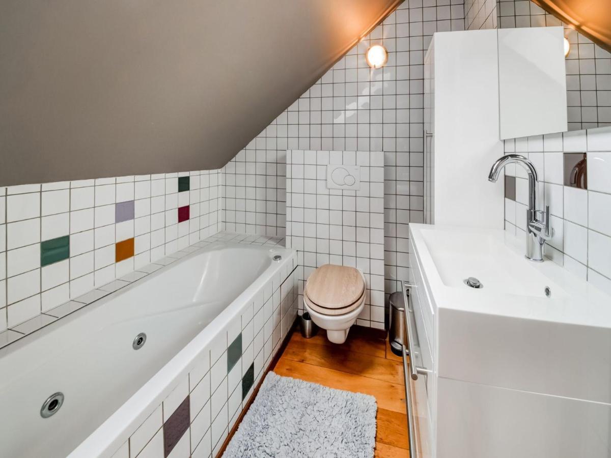 Tranquil Holiday Home In Mont With Bubble Bath Екстериор снимка
